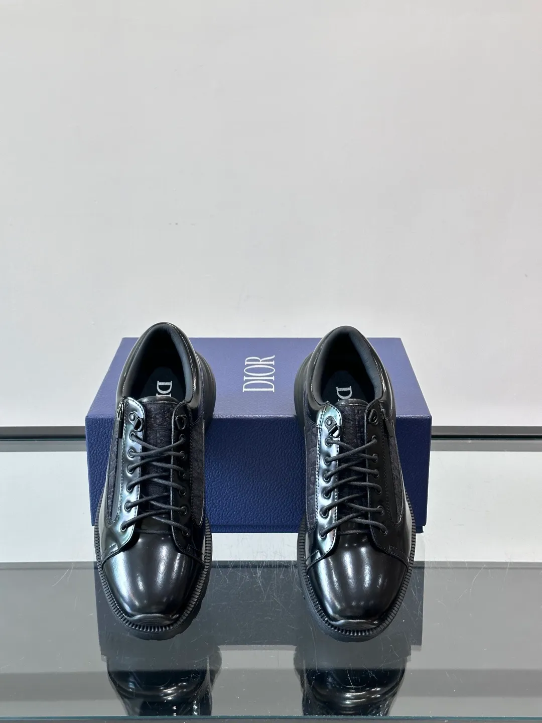 Men's shoes 💰p560 "Dio＊" Combat Derby Shoes Dior Combat Derby Shoes, black calfskin + Dior Oblique embroidery, highly recognizable. Shoelaces + technical zippers make it easy to put on and take off. The EVA hybrid soles are light and comfortable, with a sense of sportiness and fashion. They are great for daily wear or sports. They are the perfect combination of high fashion and functionality. size: 39-44 (38.45 customized)